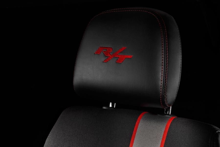  Dodge Avenger R/T 2012 года  (фото 2 из 24)